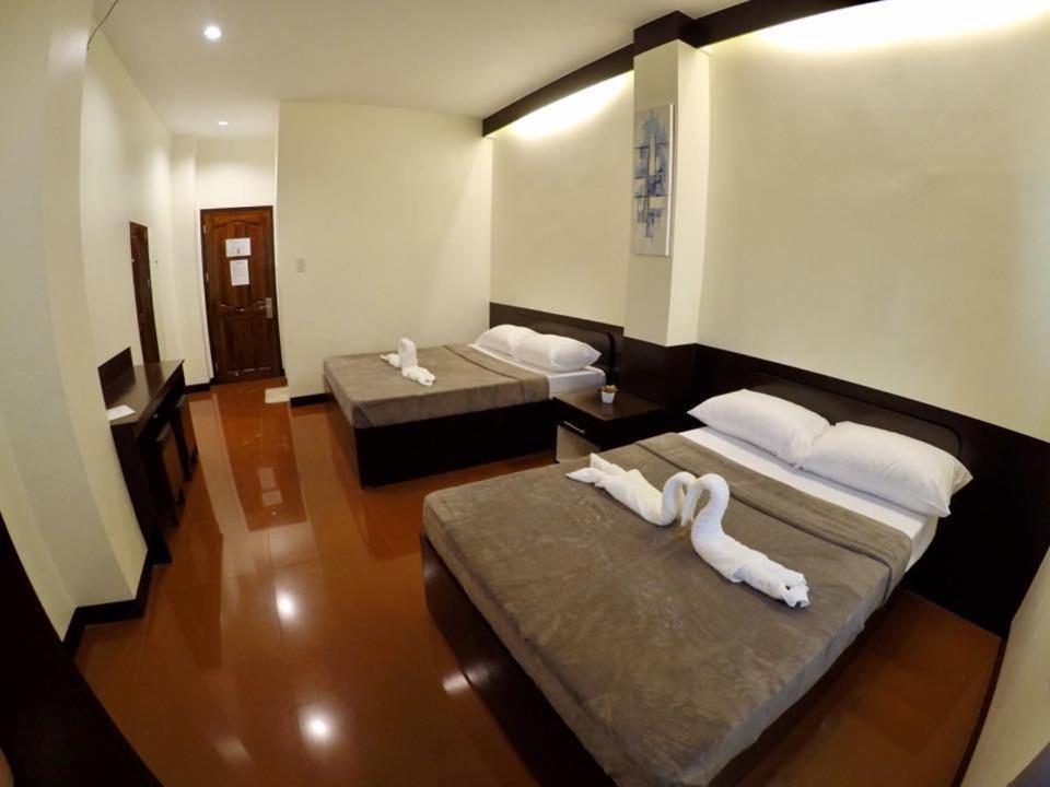 Z Hotel *